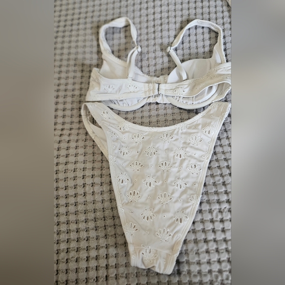 WILD FABLE Eyelet Underwire Bikini Top And Extra High Leg Eyelet Low-Rise.Size S - Picture 16 of 16